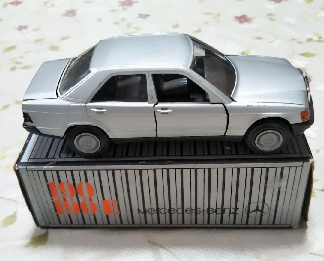 ●3418#0130　ドイツ製メルセデスベンツ190-190Eミニカー　1010