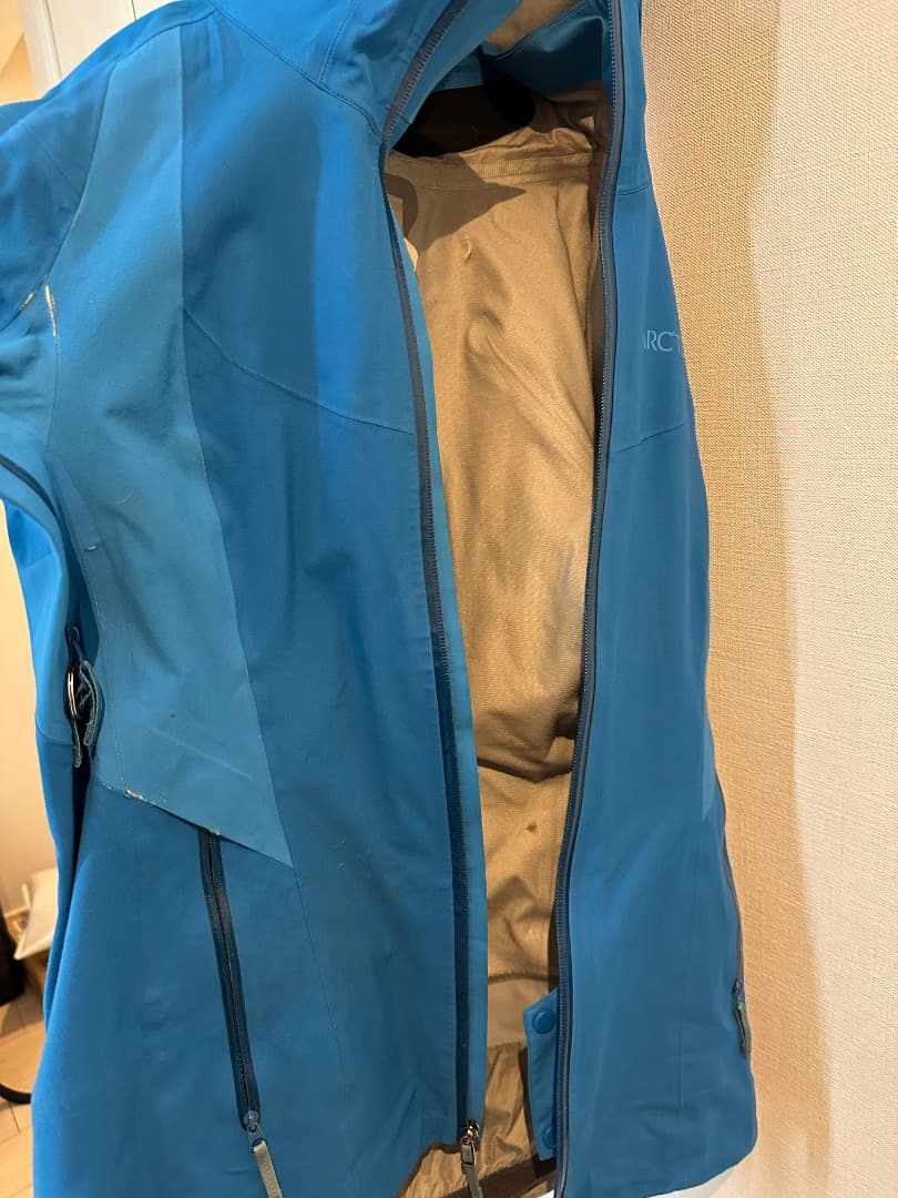 Arc’teryx women’s size small ski jacket