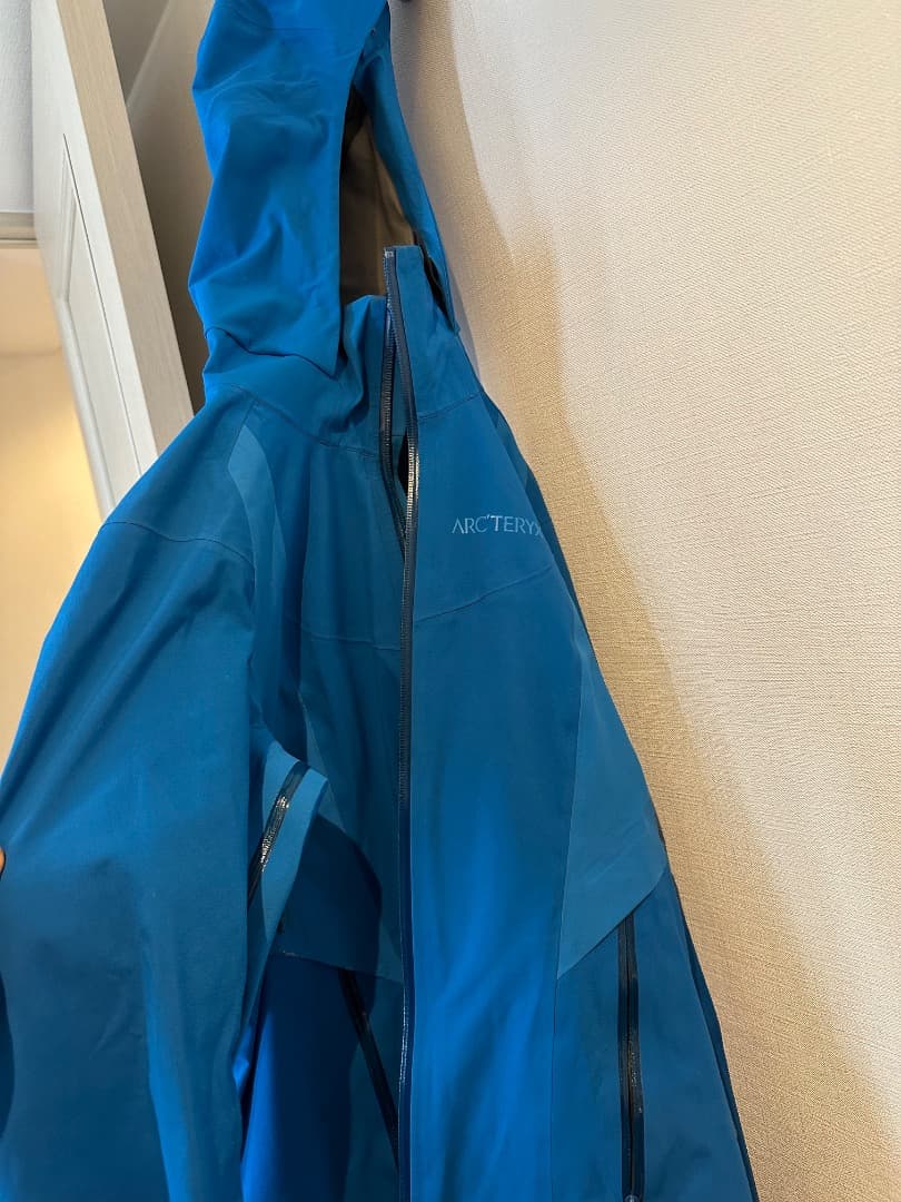 Arc’teryx women’s size small ski jacket