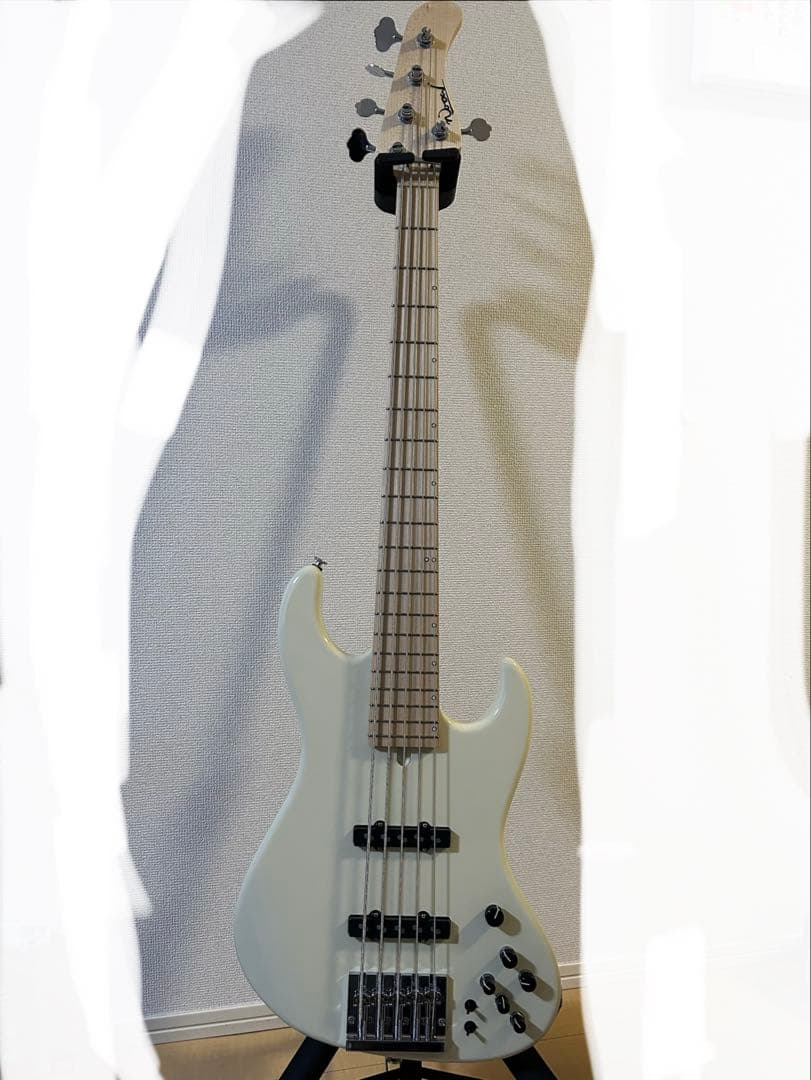 Wood Custom Guitars 5弦ベース