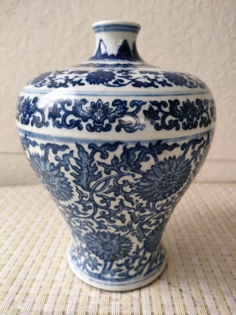 ●中国 明清 青花白磁 花唐草文 瓶 底款有り　アンティーク陶磁器