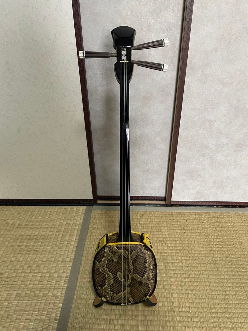 三線 本体 本革強化張 棹重量532g ケース付き