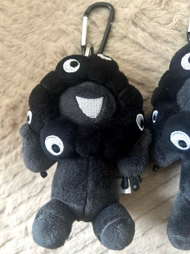 大阪関西万博　黒ミャクミャクぬいぐるみ　カラビナ付き　2個セット　立ち&座り