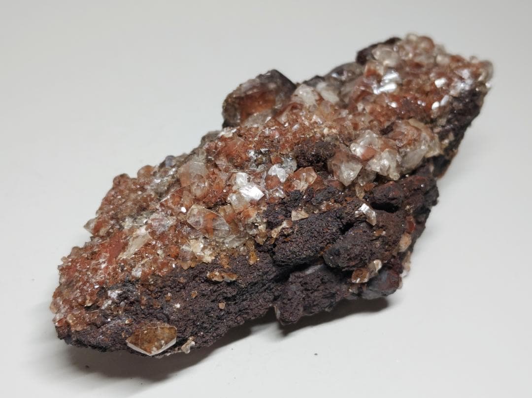 ヘマタイトインクォーツ 663g 水晶 フローライト 原石 鑑賞石 自然石 鉱物