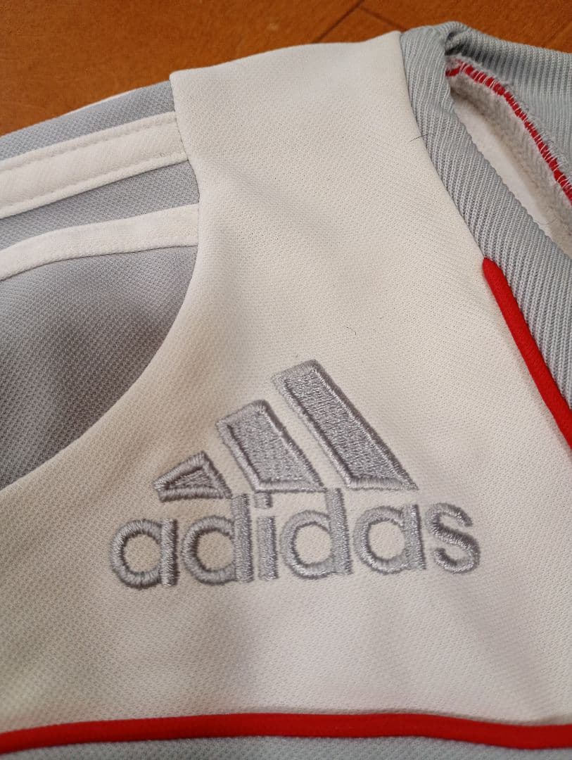 adidas Liverpool FC ジャージ グレー