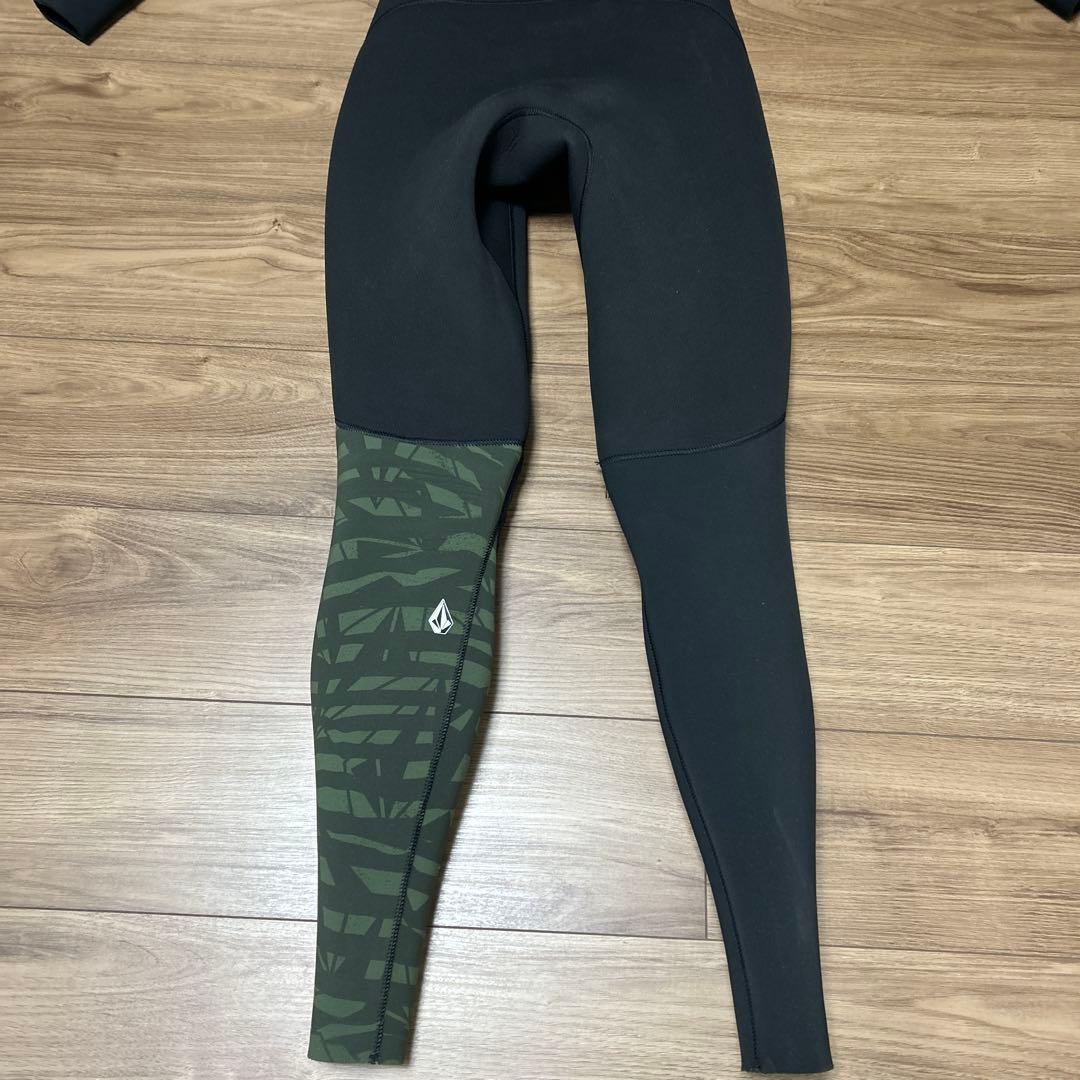 Volcom フルスーツ ブラック/カモフラージュ 4/3mm ボルコム