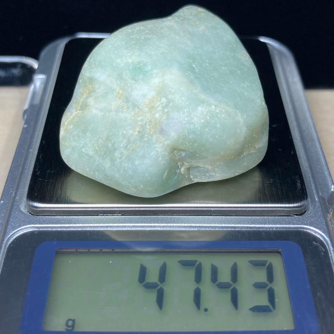 糸魚川翡翠　海中翡翠　海石　アップルグリーン　原石　47.4ｇ