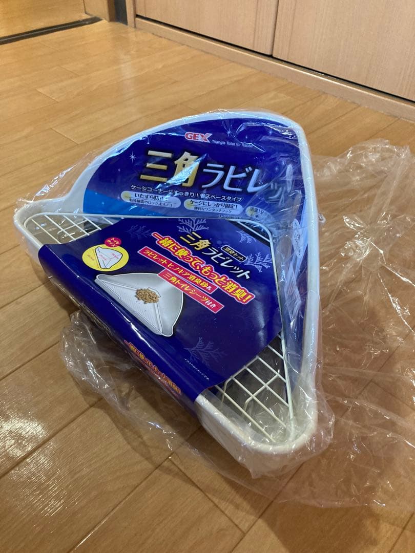 未使用 ピンクのウサギ飼育用ゲージ、三角トイレ、ドリンカー