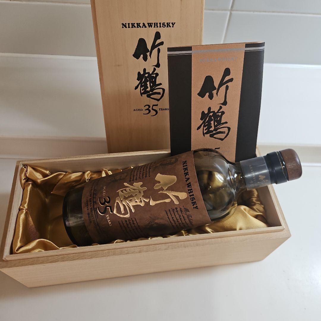 竹鶴35年の空瓶です。