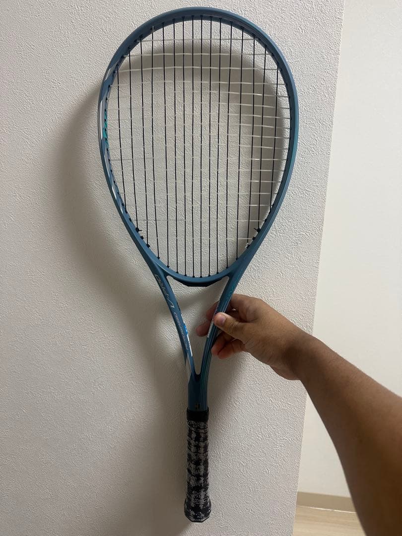 青いテニスラケット 軟式用