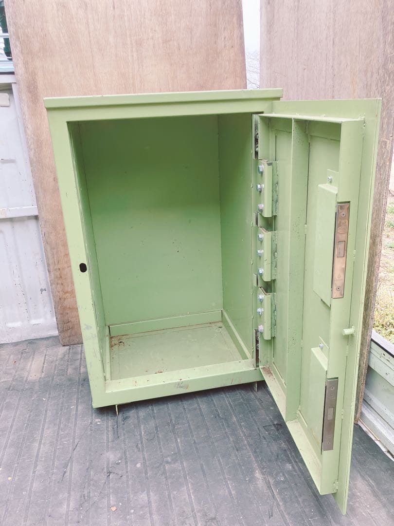 火薬貯蔵庫 保管庫 危険物 鍵付