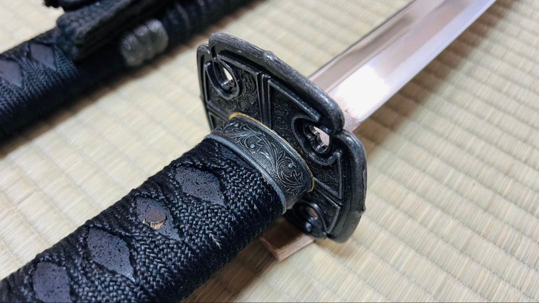 模造刀 太刀 漆黒刀 山本勘助太刀拵え 左文字 石目鞘 龍目貫 251020-1