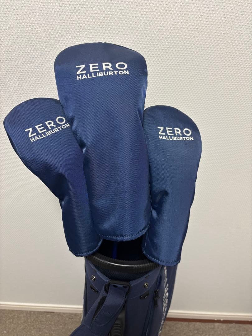 ゼロハリバートン　ネームプレート付きゴルフバッグとクラブカバーセット