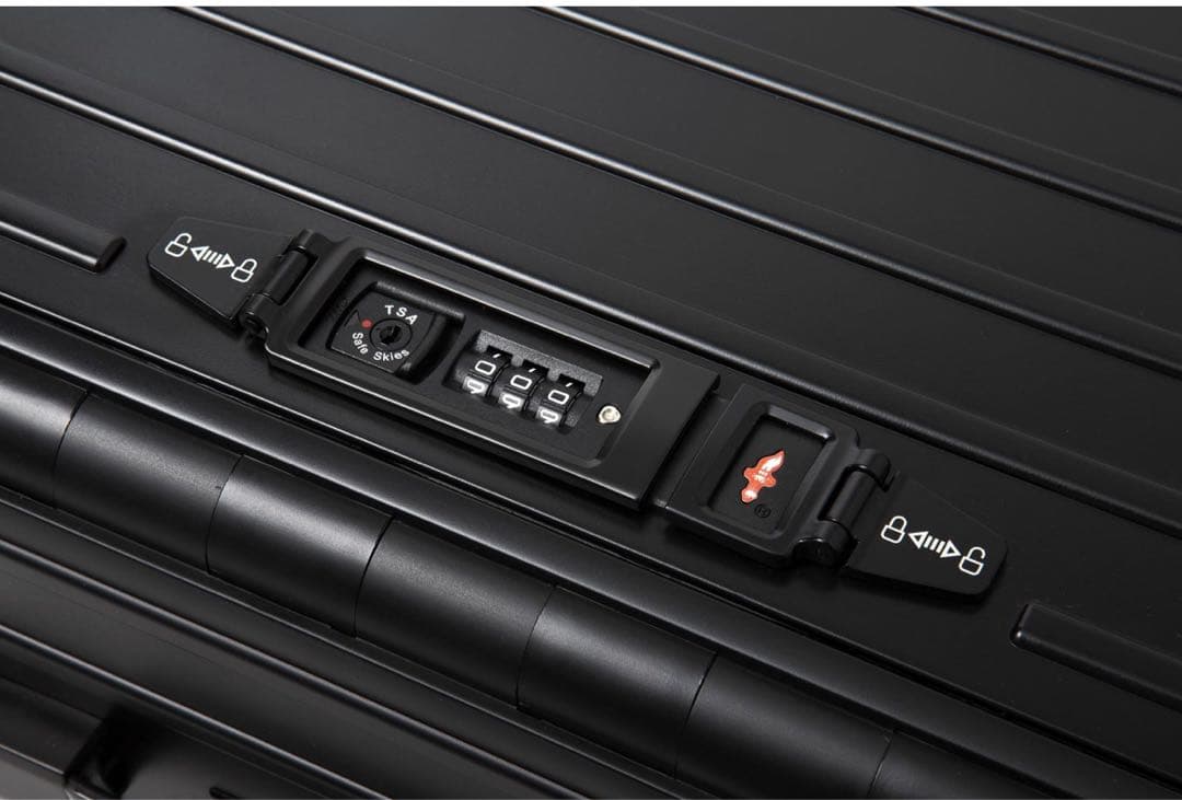 「MASTER BUNNY EDITION」から折りたためるキャリーケース