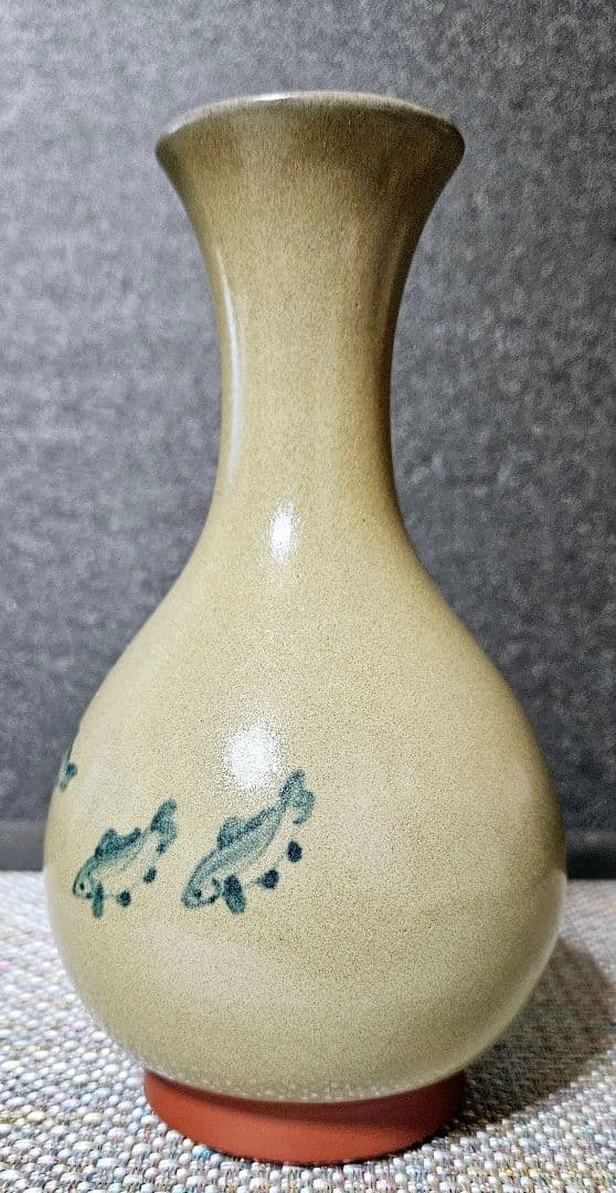 人間国宝　佐渡　無名異焼　五代 伊藤赤水 造　染付　水藻に魚の図　花入れ　共箱