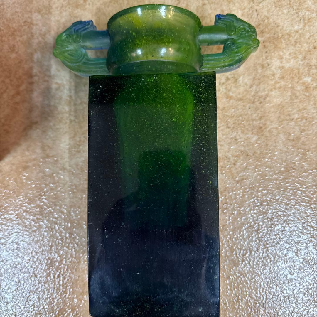 ドラゴン取っ手付きガラスベース