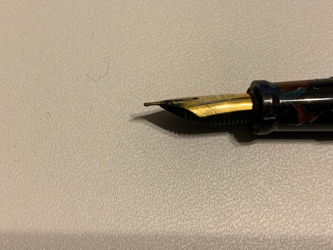 黒と青のマーブル模様 万年筆