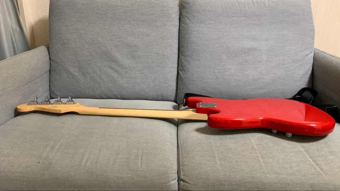 スクワイヤー　Squire Bronco Bass ショートスケールベース