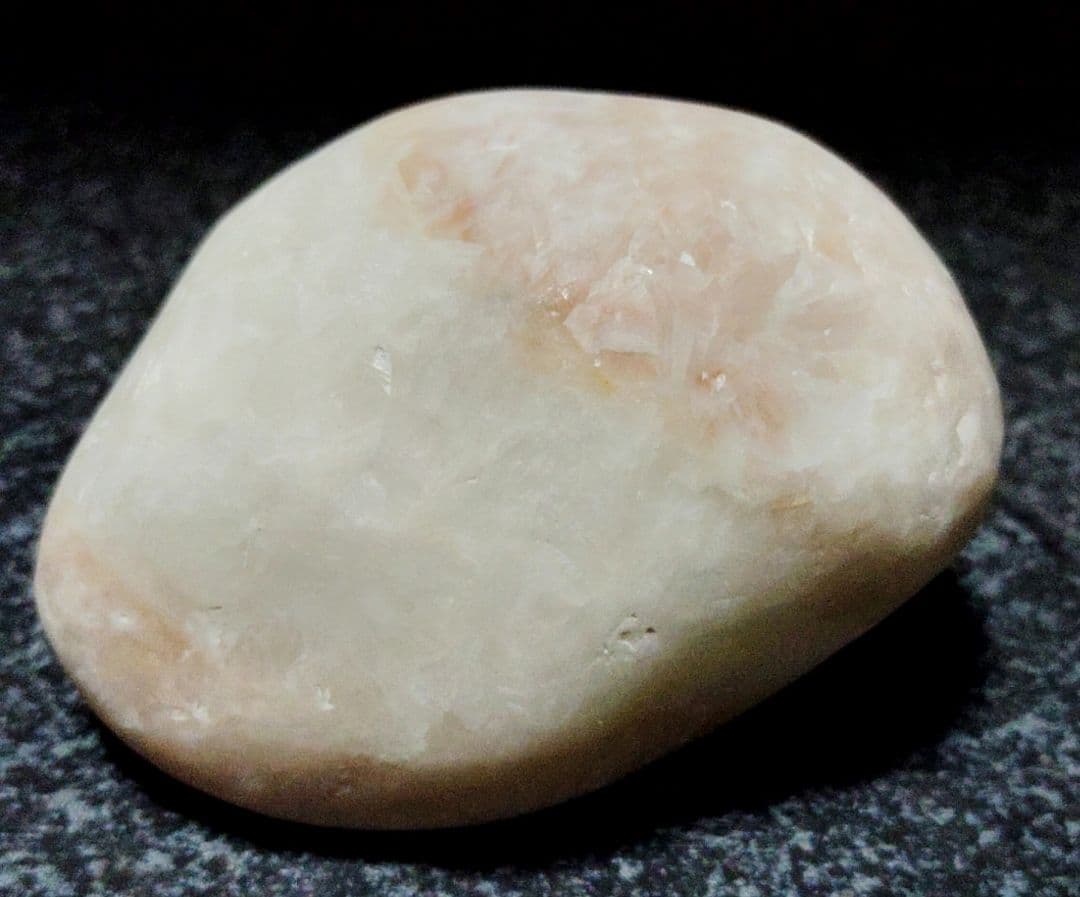 ★翡翠原石★糸魚川クリノゾイサイト【小滝・転石・磨き244ｇ】