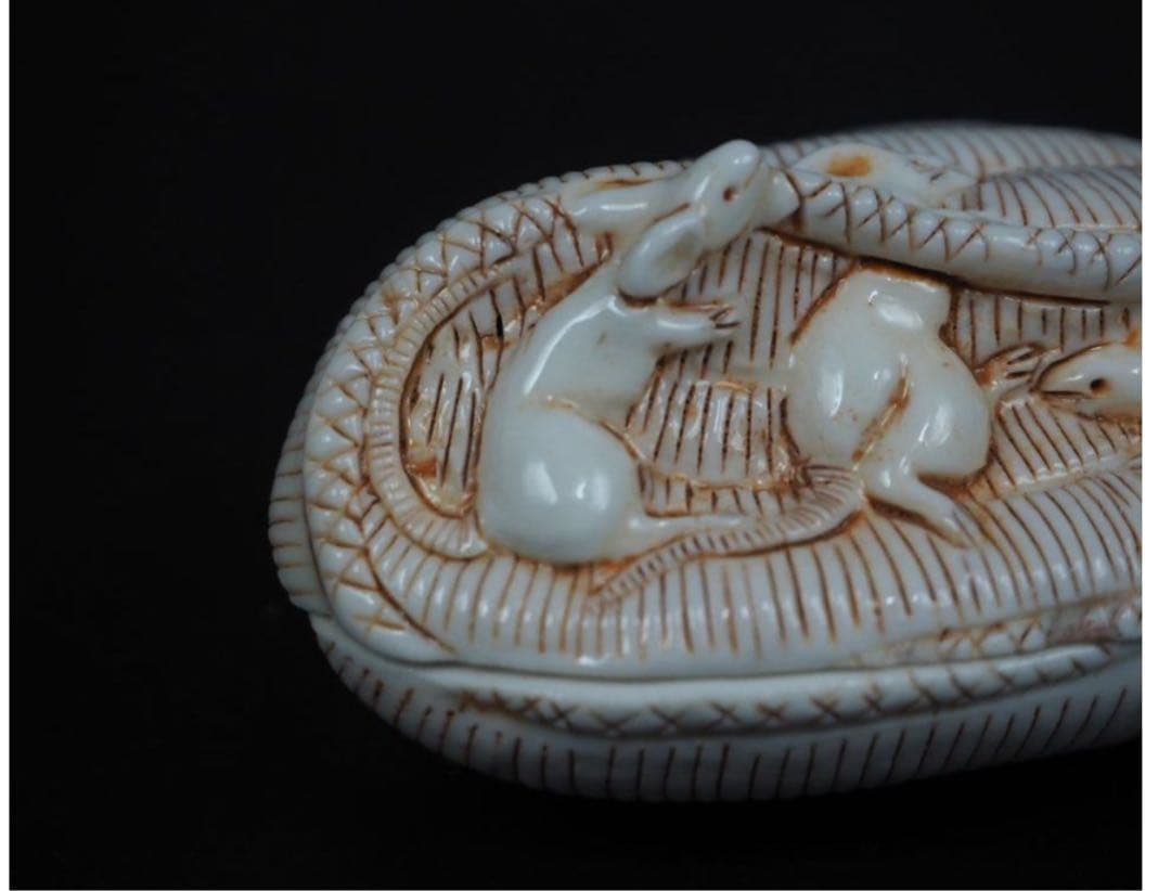 送料無料 平戸焼15代中里茂右ヱ門作　珍品香合 共箱　香道具茶道具　本物保証