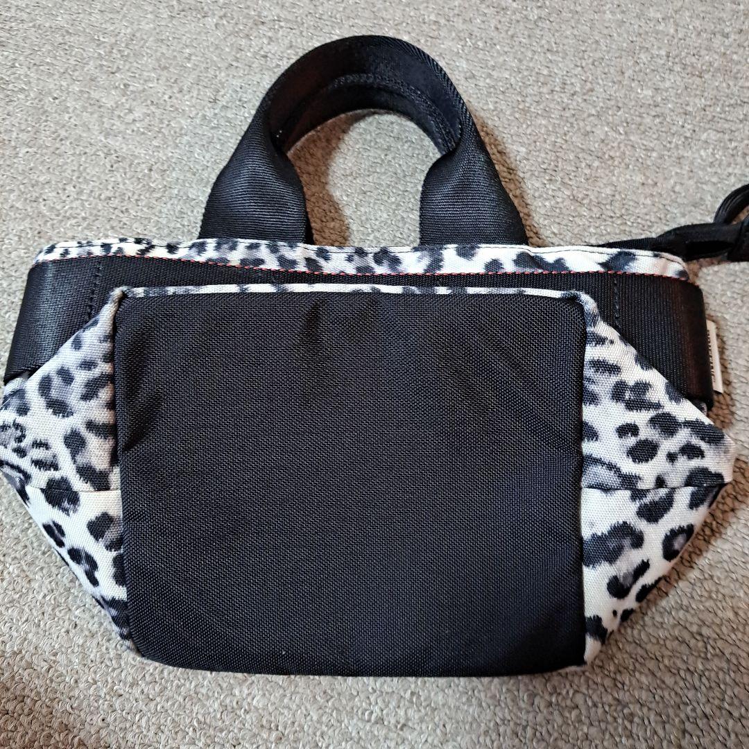 BRIEFING ヒョウ柄ラウンドバッグ