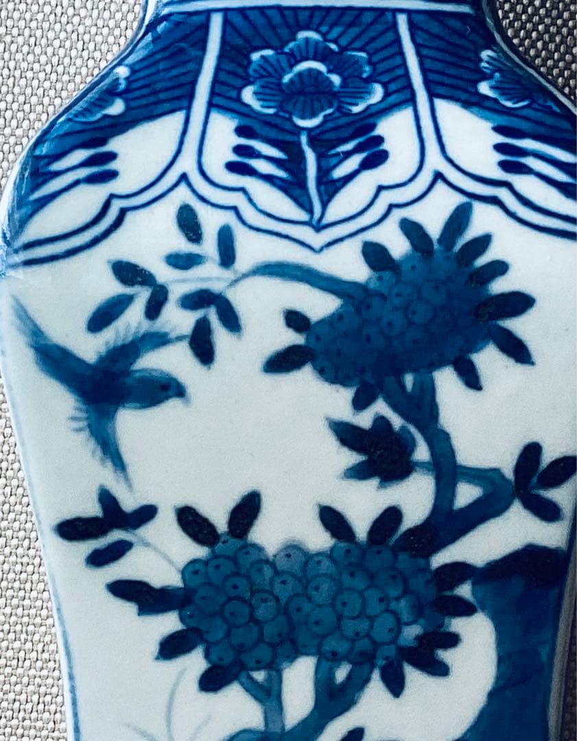 大清康熙青花人物花木鳥蝶図瓶 （底款大清康熙年製）中国古美術 陶磁器