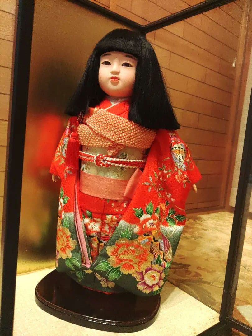 市松人形 (日本人形)11号 人形の久月 赤 着物 花柄 豪華 ガラスケース付き