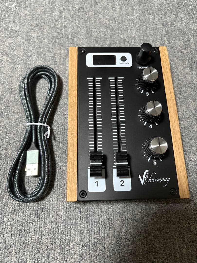 Viper Synths HARMONY MIDIコントローラー