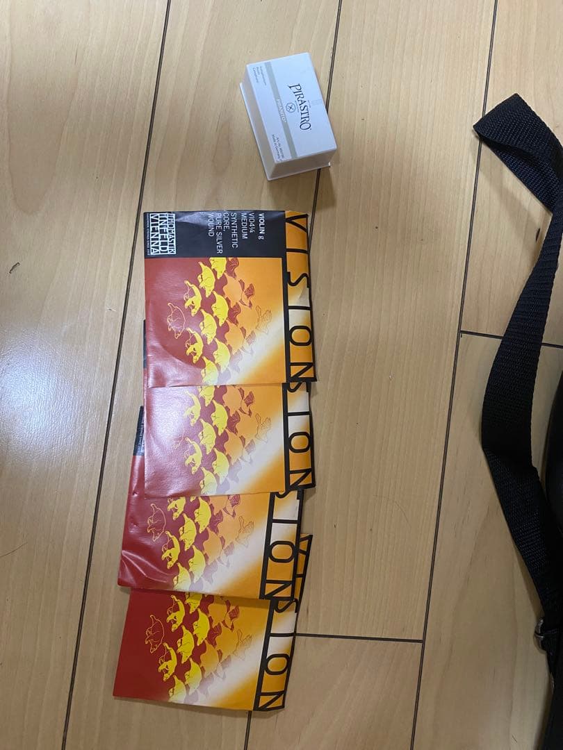 バイオリン本体とケース、弦付き1/8