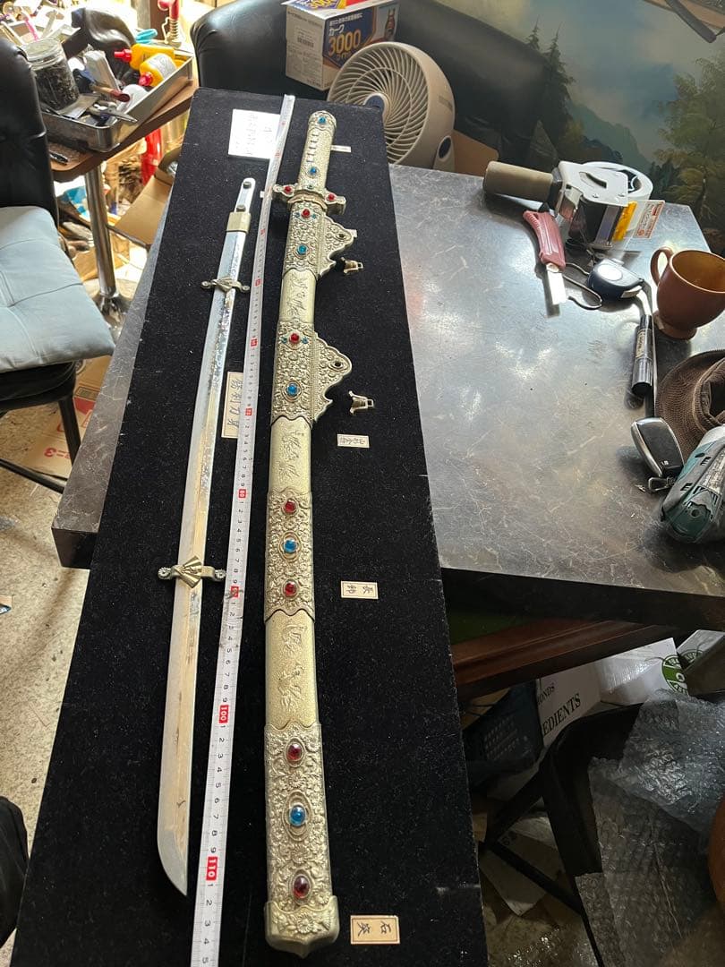 梨地螺鈿金装飾剣 (なしじらでんきんそうのかざりたち) 、レプリカ 、模造刀