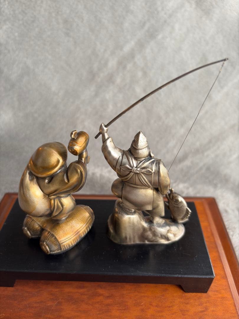 純銀製 恵比寿 大黒天 置物 木箱、ガラスケース付き