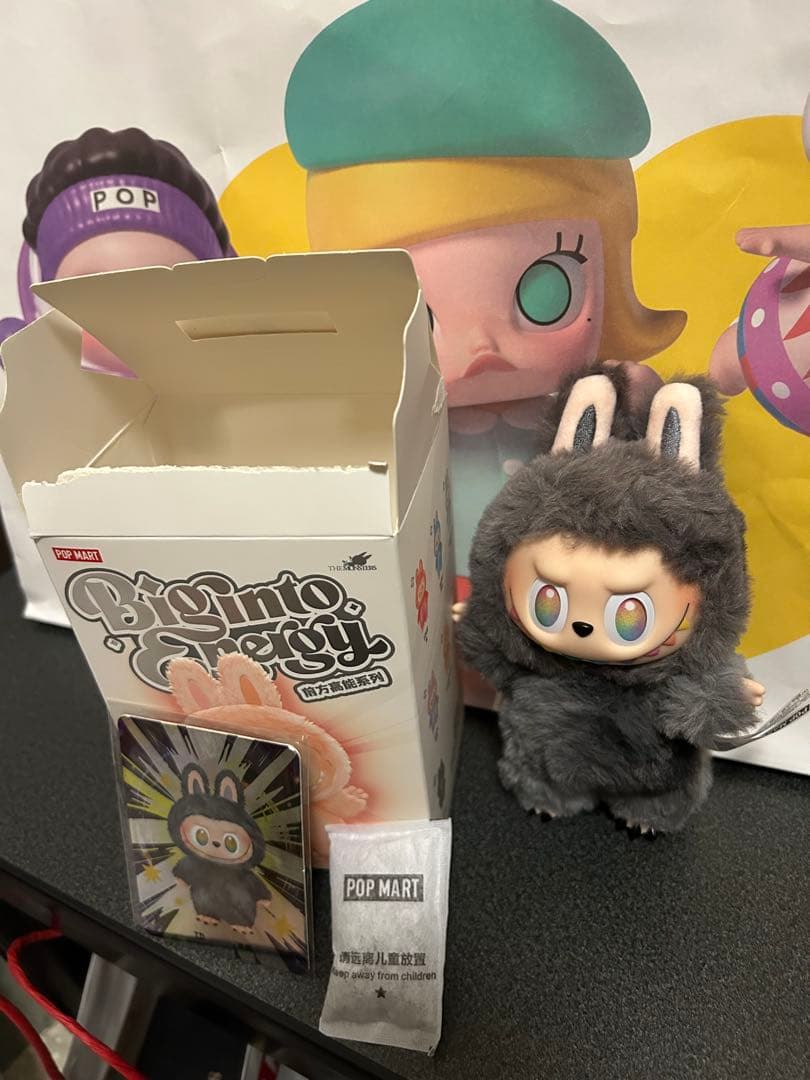 ラブブ　エナジー　ポップマート　シークレット 正規品　譲ります