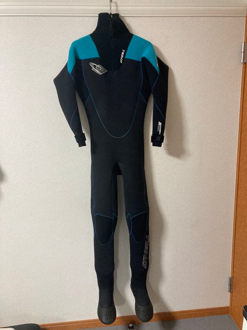 O'NEILlオニ-ルドライス-ツ　ネックエントリー　3ミリ 浸水は有りません。