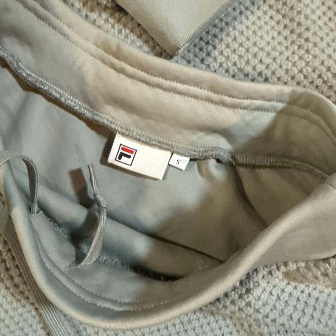 FILA フード付きパーカーとスカートセット グレー