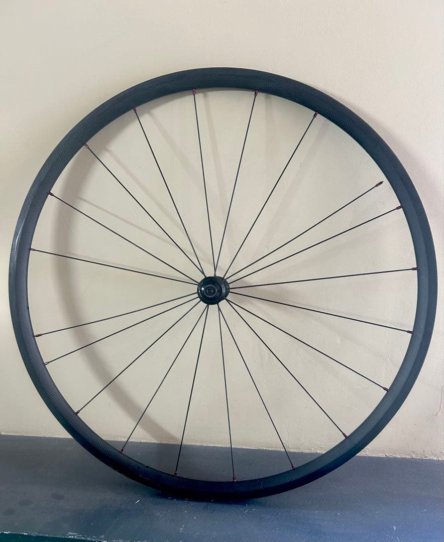 鬼軽な0.50g！【カーボンホイール前輪】スポーク外れ品