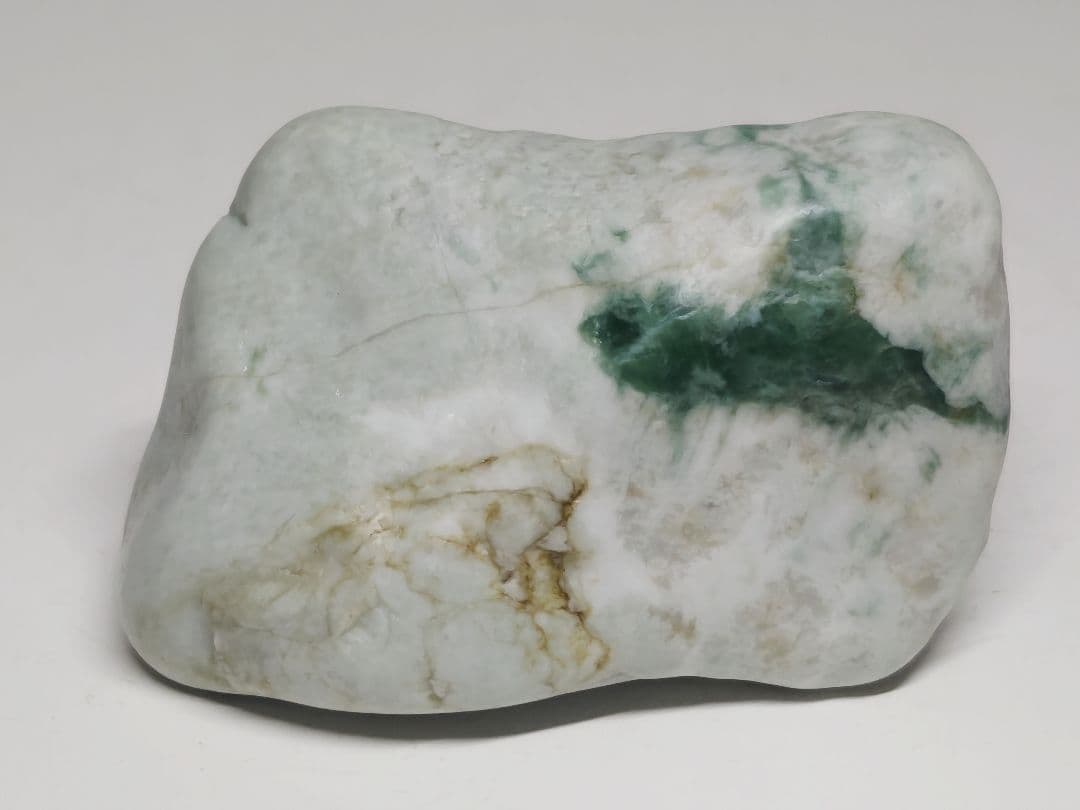 濃緑 140g 翡翠 ヒスイ 原石 鑑賞石 自然石 誕生石 鉱物 鉱石 水石