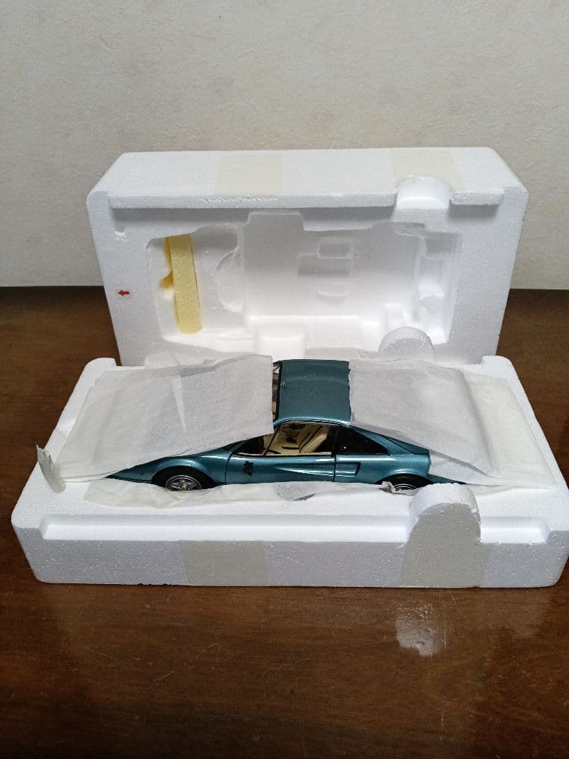 京商1/18 フェラーリ308GTB 1975 パリ・サロン・デビューバージョン