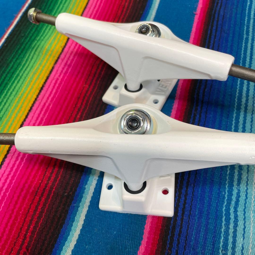 ベンチャー　5.6 ホワイト スケートボード トラック