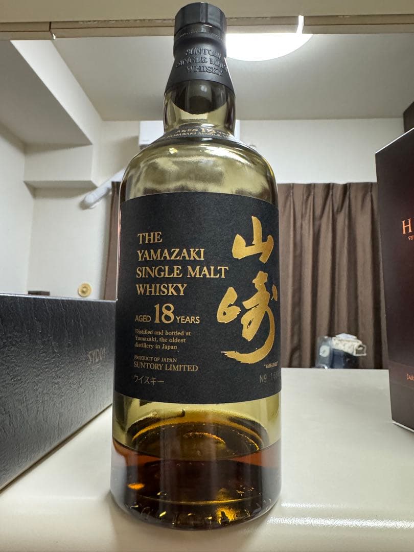 山崎18年 空瓶 化粧箱 と響17年 空箱のみ 響12年空瓶のみセット