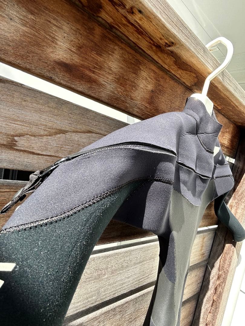 キッズ　セミドライ　ウェットスーツ