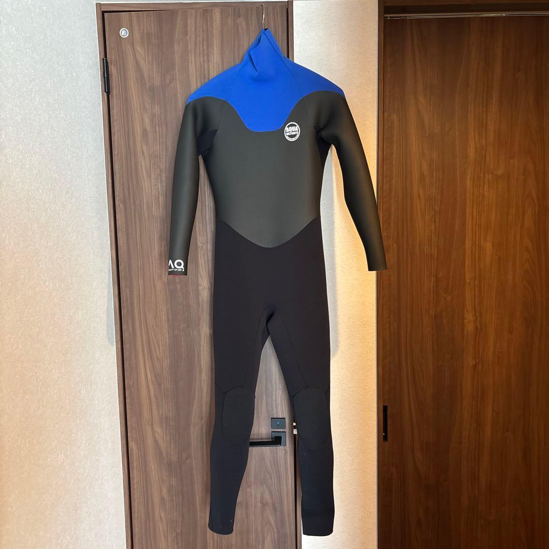 美品高級セミドライウェットスーツ5mm　AQUA ハンガー付