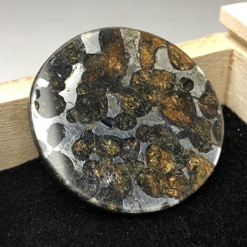 パラサイト隕石 隕石　石鉄隕石　セリコ隕石 重さ約8ｇ　共箱