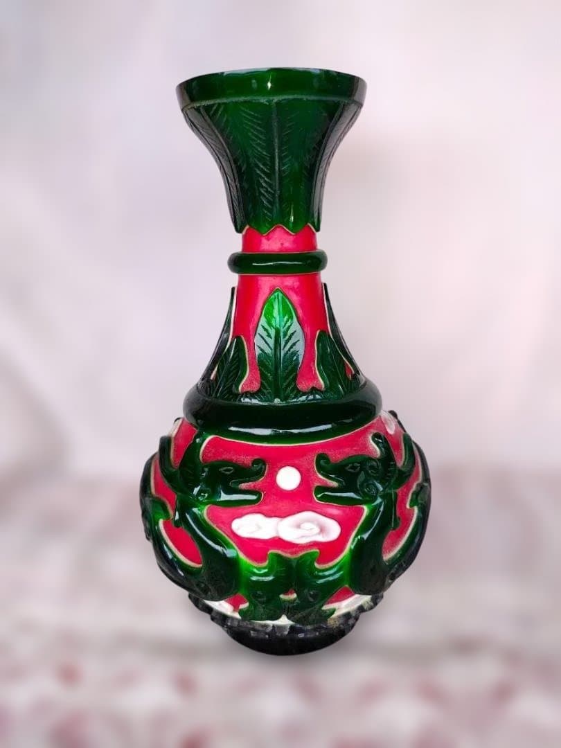 お勧め商品！乾隆ガラスの作り方で、手つくりドラゴン彫刻の緑赤花瓶、