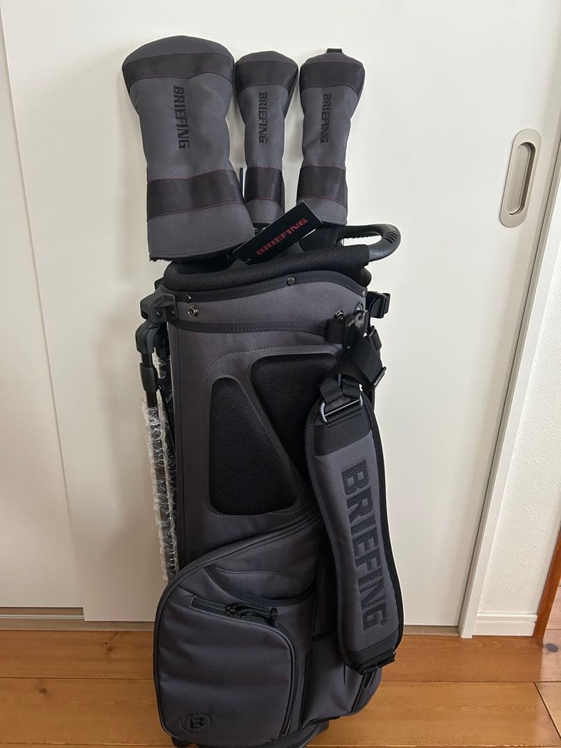 BRIEFING グレー キャディバッグ ヘッドカバー付き