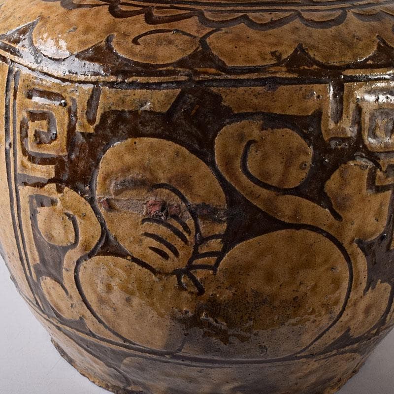 琉球陶器　壺屋焼　褐釉掻き落とし花文壺　時代箱　C　7752C