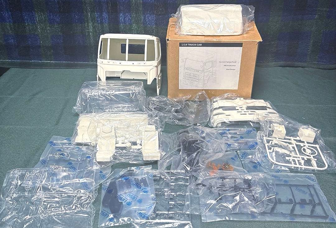 新品 1/14 タミヤLESU 日野グランドプロフィア キャビンキット