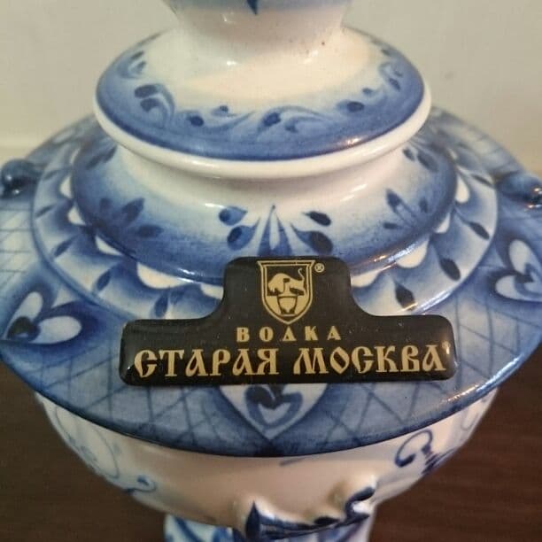 ロシアンウォッカとグジェリ陶器