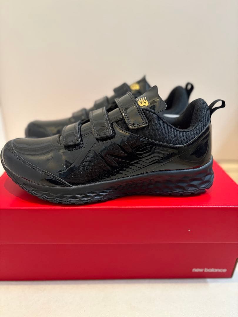 【新品未使用】ニューバランスTJ80 AK2 トレーニングシューズ　黒　光沢