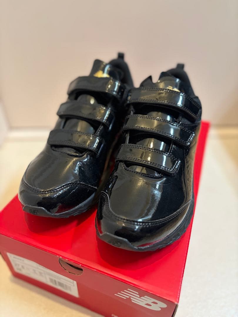 【新品未使用】ニューバランスTJ80 AK2 トレーニングシューズ　黒　光沢