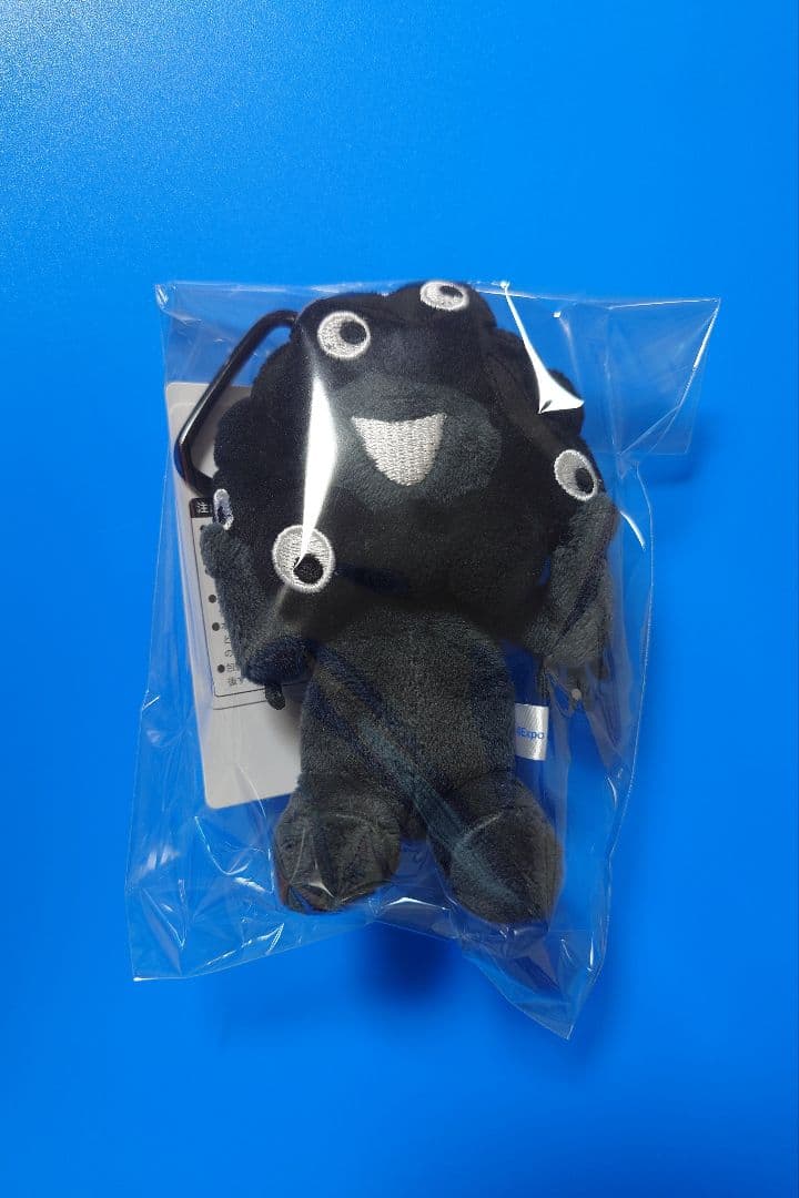 バ*ー様 大阪関西万博 EXPO 黒ミャクミャク カラビナ付きマスコット お座り